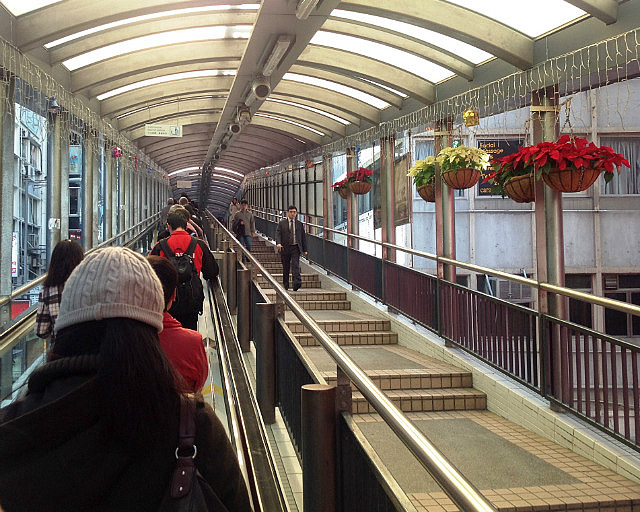 Outdoor commuter escalator, Mid-levels